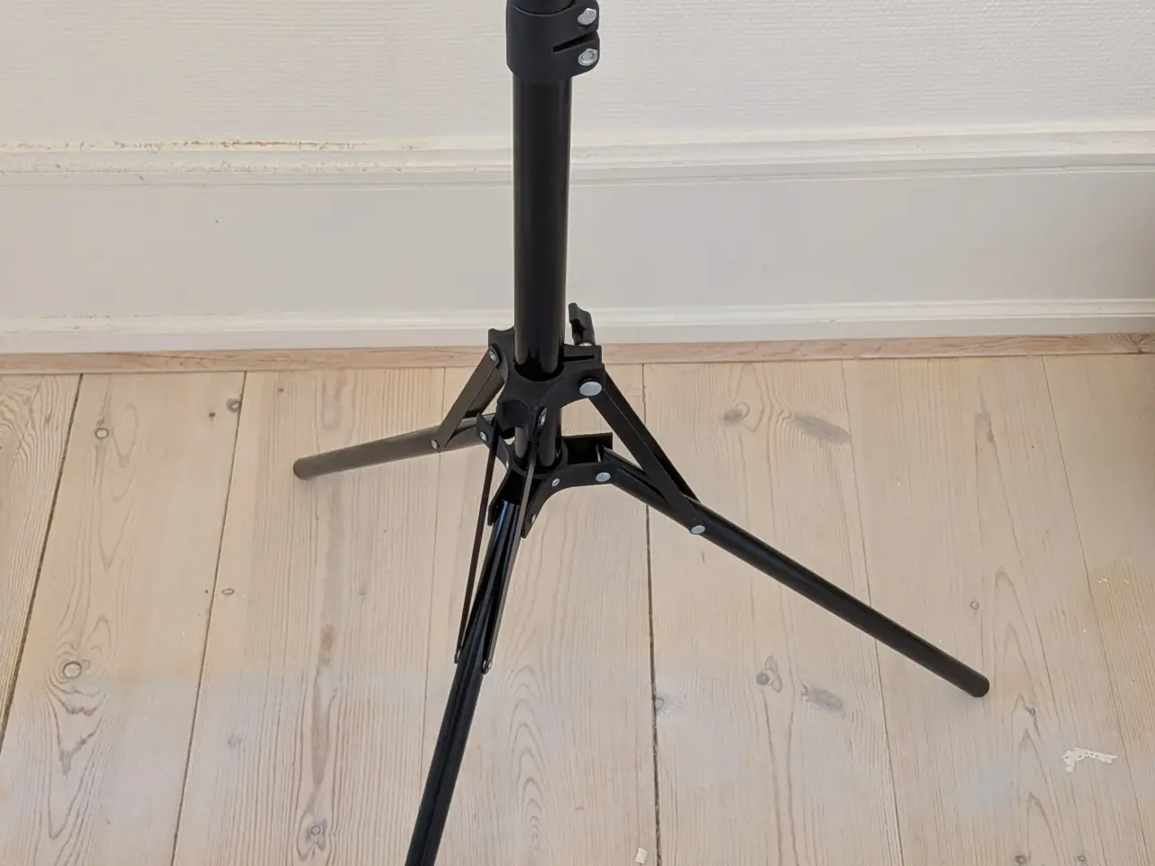 Billede 5 - UBRUGT Nanlite Halo 18 Ringlys + Hama lysstativ