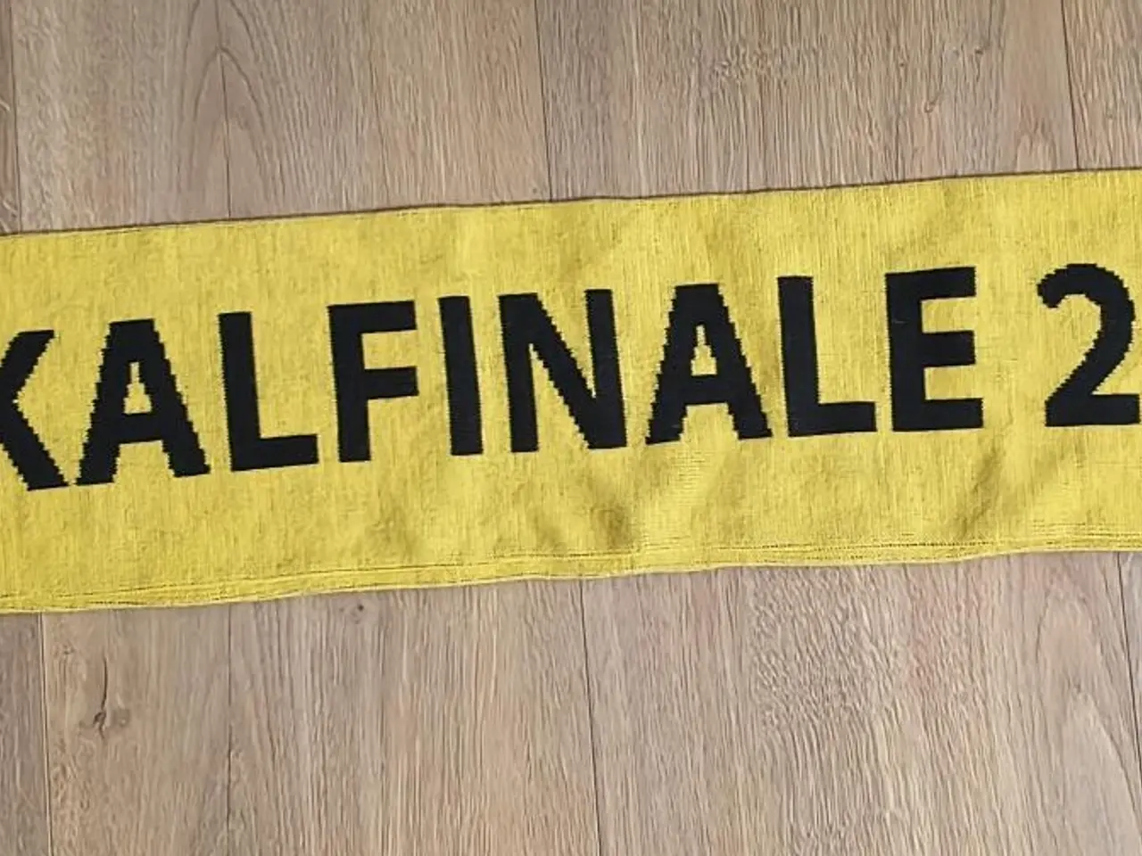 Billede 1 - AC HORSENS "POKALFINALE 2012" HALSTØRKLÆDE, 135 CM