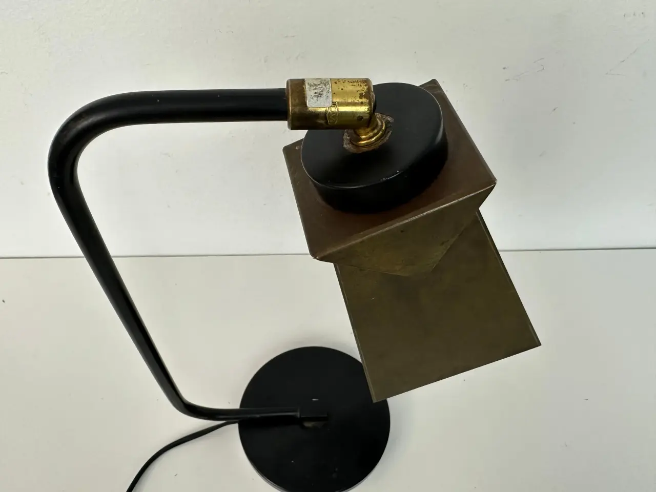 Billede 2 - Vintage bordlampe i messing og sort stel