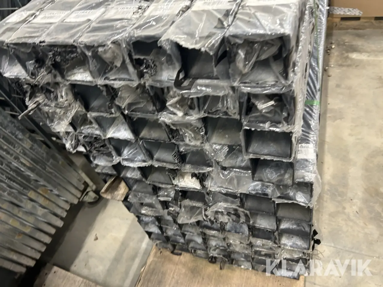 Billede 2 - Hegnsstolpe Kirkedal sort galvaniseret, 20 Styk