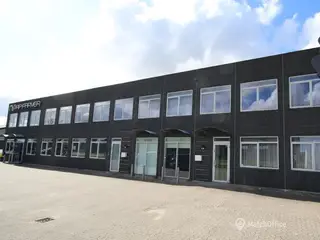 Stort. lyst kontor i kontorfællesskab - i alt ca. 30 kvm