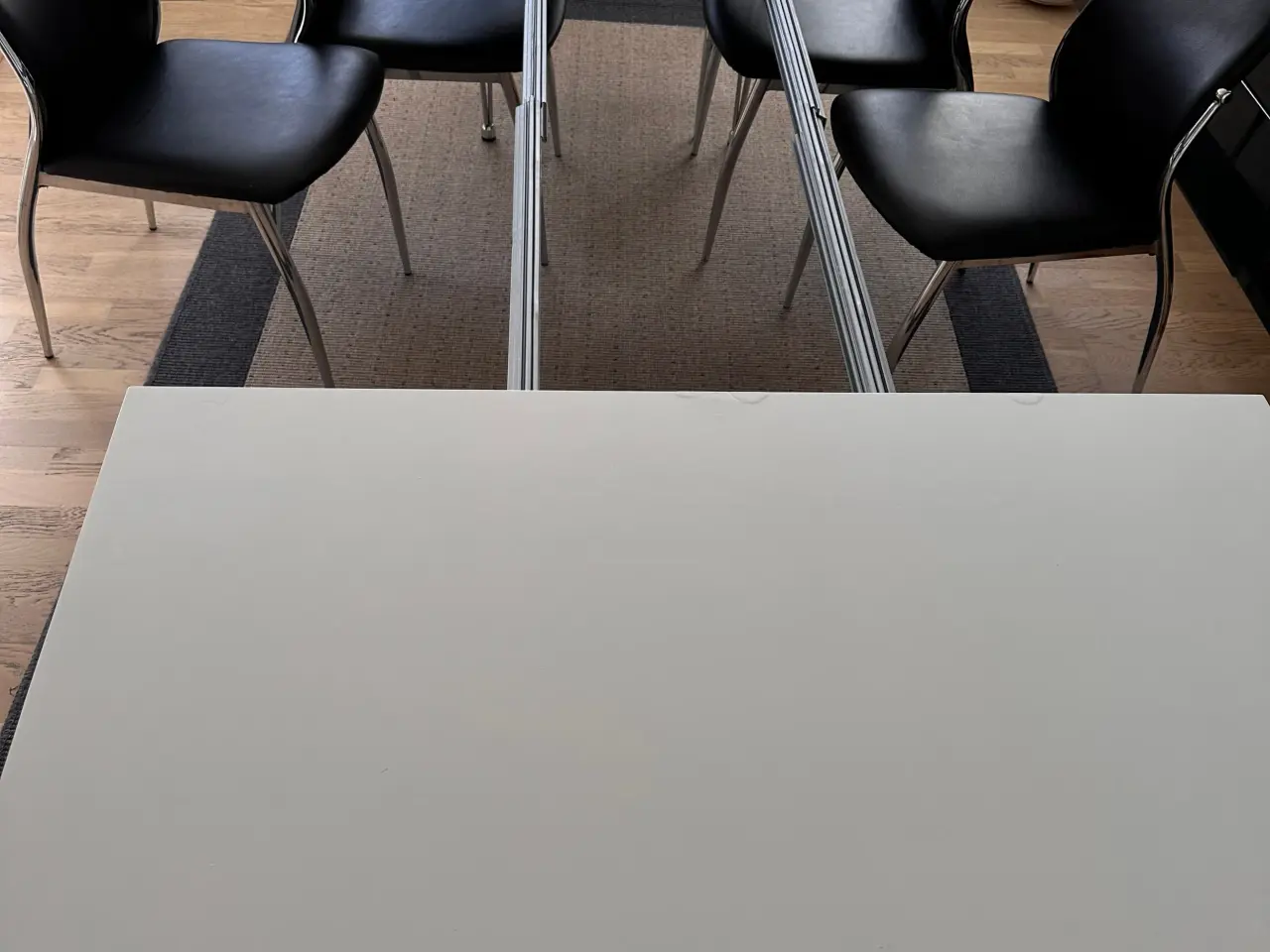 Billede 5 - Spisebord med 6 stole 
