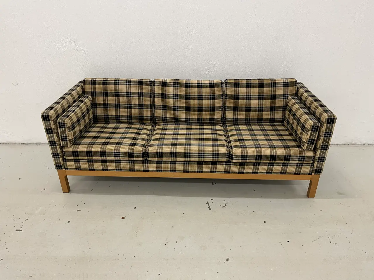 Billede 2 - Børge Mogensen 3 Pers.Sofa i ternet stof, ben i Eg