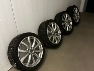 Vinterdæk med alufælge til Tesla Model 3