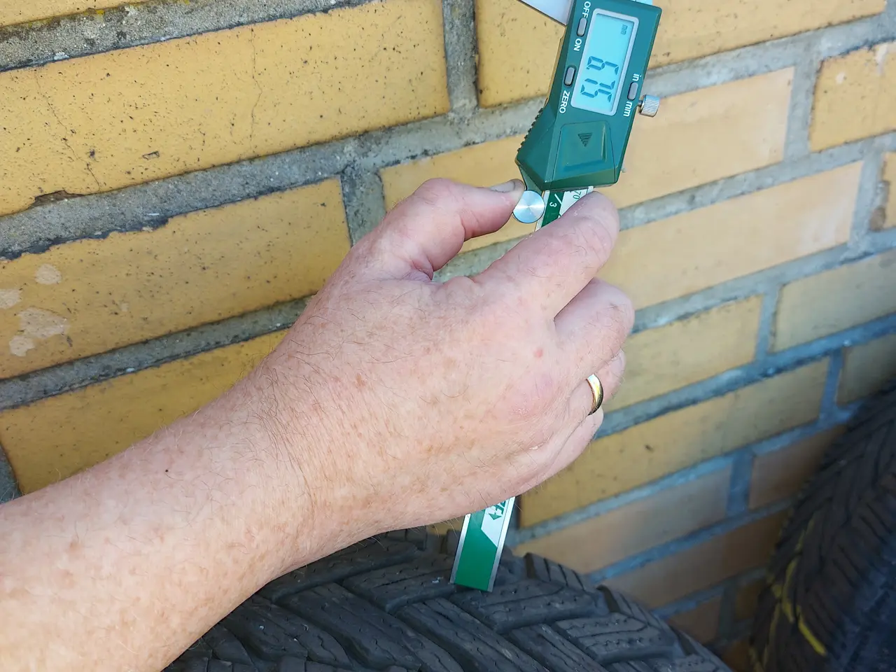 Billede 3 - Michelin vinterdæk på stålfælge m/Ford hjulkapsler
