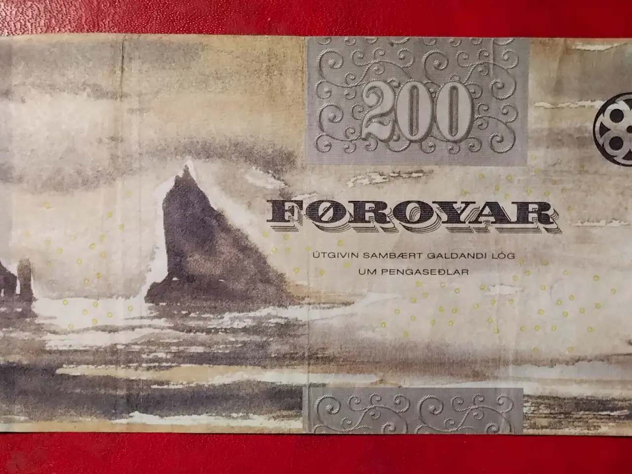 Billede 2 - FÆRØERNE 200 KRÓNUR / KRONER 2011 Natsværmer p31