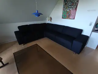 Hjørnesofa i sort stof