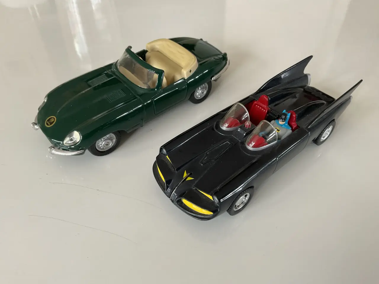 Billede 1 - Corgi Batmobile og Maisto Jaguar & Cabriolet