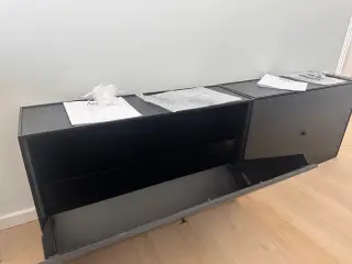 2 Audo Frame Skoskab Sort Asketræ