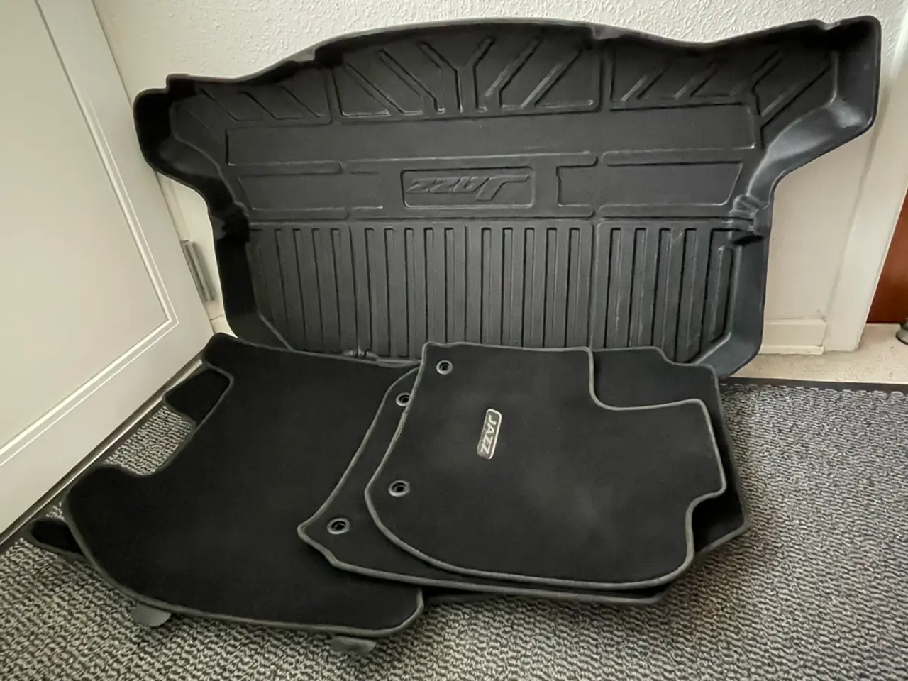Billede 1 - Honda Jazz bilmåtter og bagagerumsbakke. p-watch