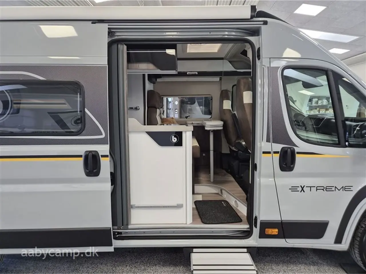 Billede 5 - 2024 - Benimar Benivan 190 Extreme Automatgear. solceller. 200 Ah lithium Batteri. inverter. lædersæder. gulvtæppe. elektrisk indgangstrin. topmadras. kompressor køleskab. Truma combi Diesel. markise. undervognsbehandlet. Bemærk kun 9000 Km!!!