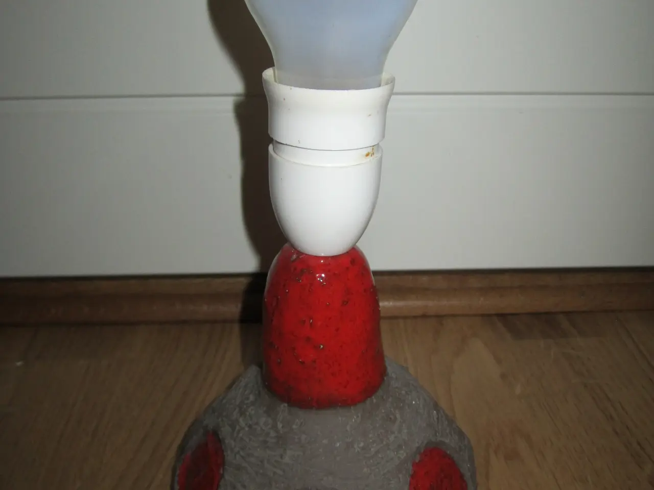 Billede 4 - RETRO RØD BORDLAMPE. BYD.