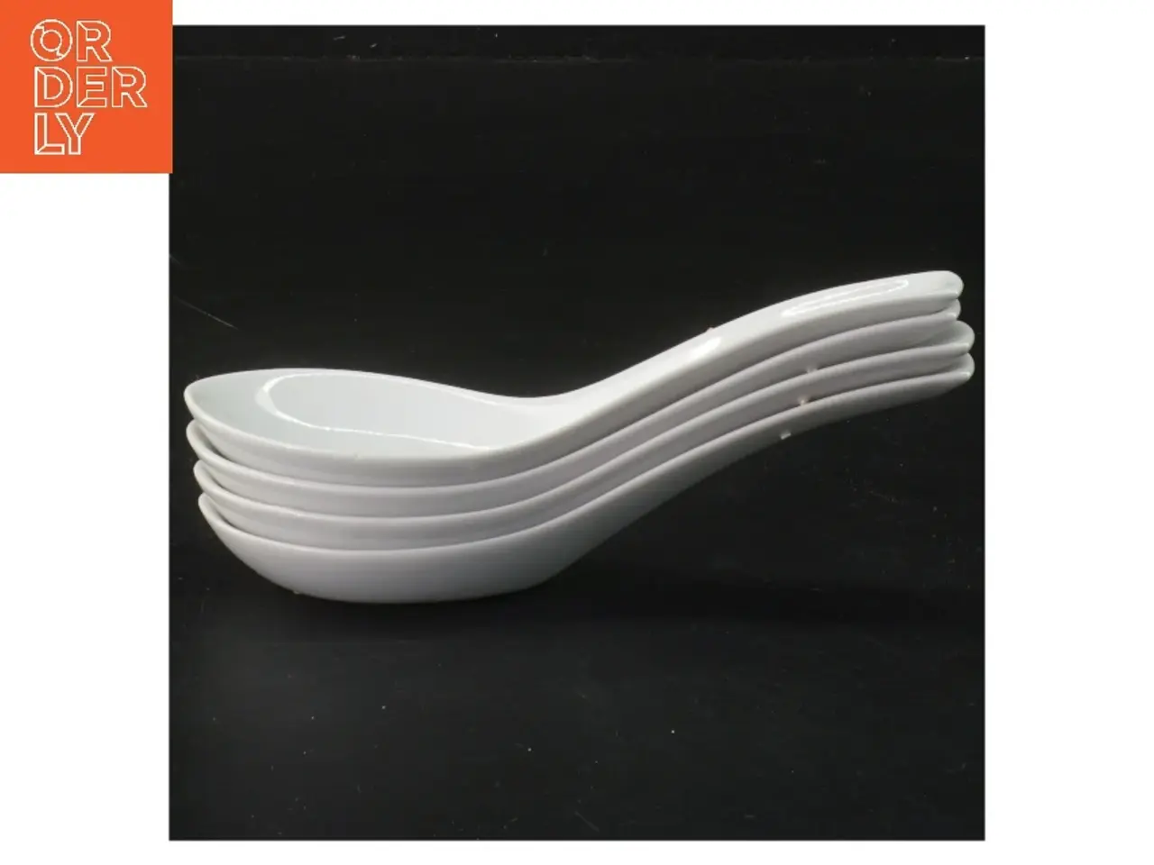 Billede 1 - Hvide serveringsskeer med mønster (str. 4 stk 14,5 cm)