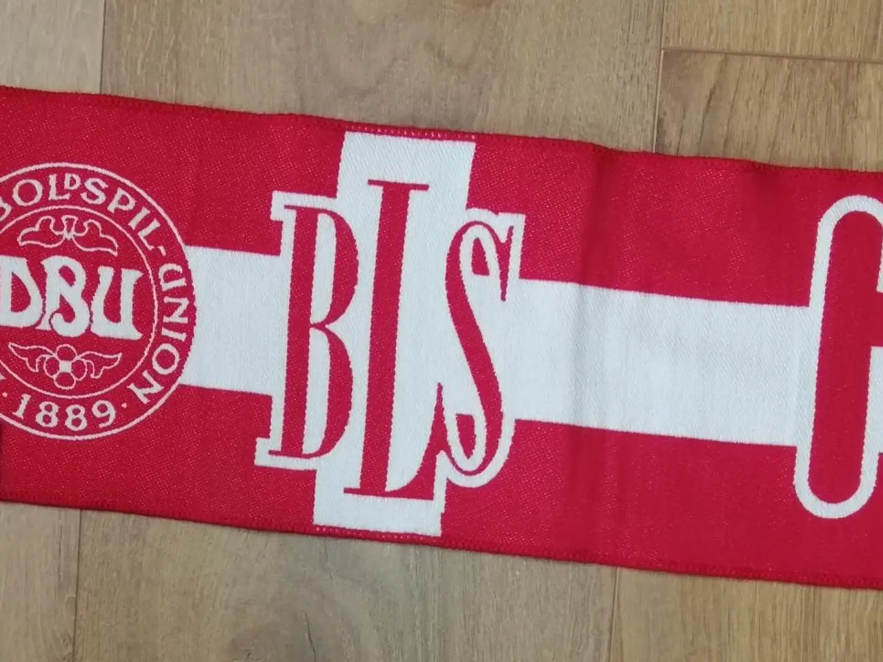 Billede 3 - NYT HUMMEL DANMARK FAN HALSTØRKLÆDE