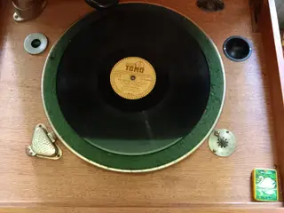 Antik grammofon til 78' plader.