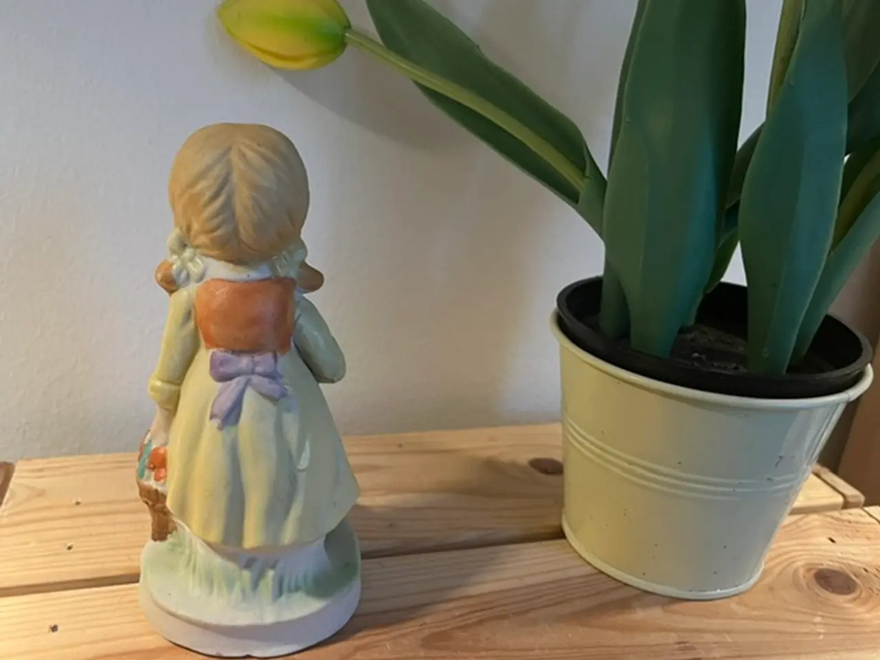 Billede 2 - Vintage porcelænsfigur – Pige med kurv og and