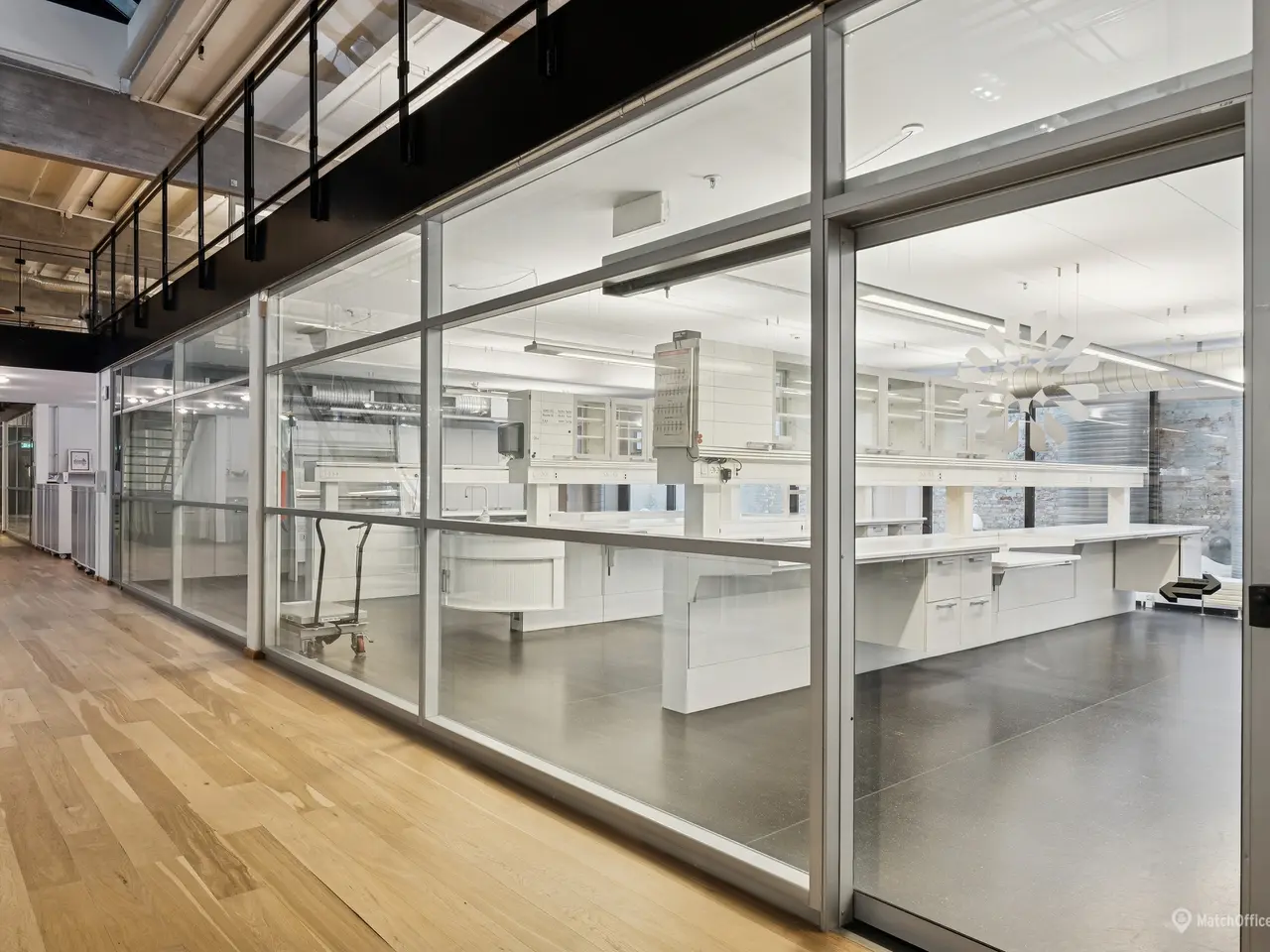 Billede 3 - Moderne laboratorie med kontor