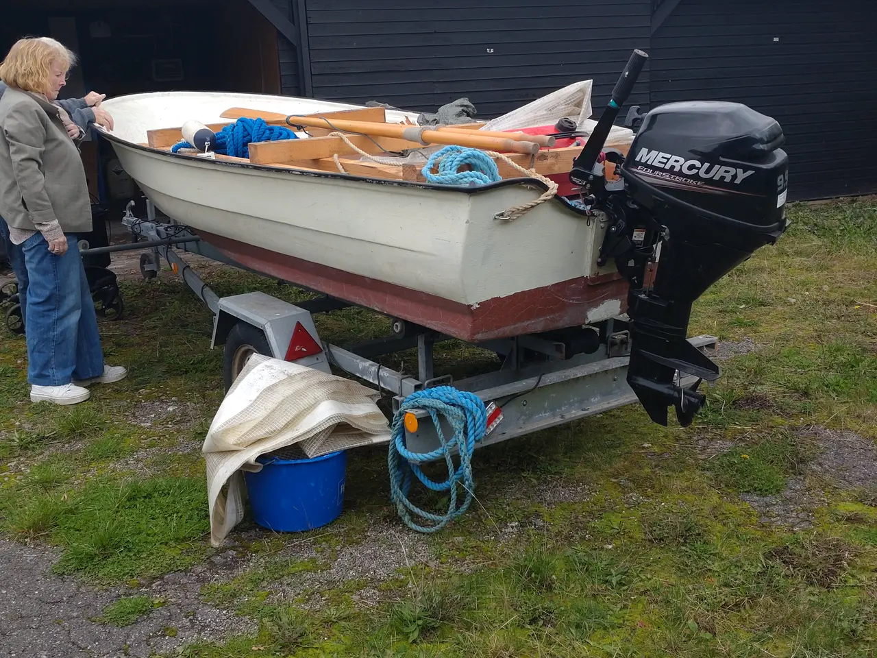 Billede 2 - Meget lidt brugt ryes jolle, motor også.