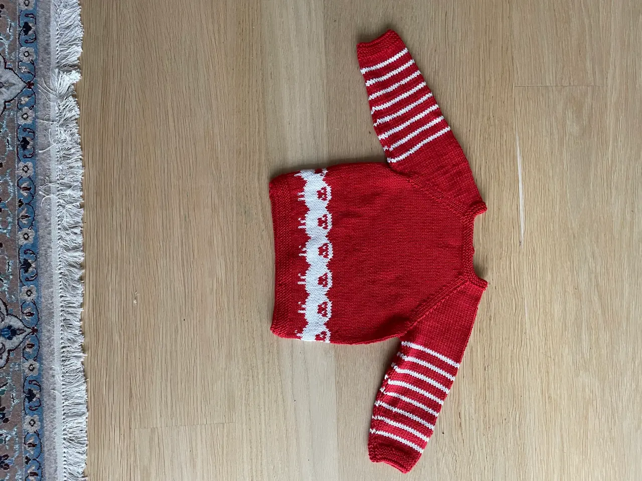 Billede 1 - Sweater med får, ny og ubrugt strik