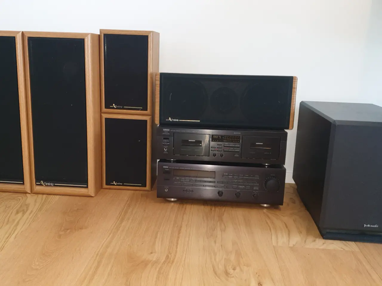 Billede 1 - Surround stereo anlæg – perfekt til hjemmebiograf.