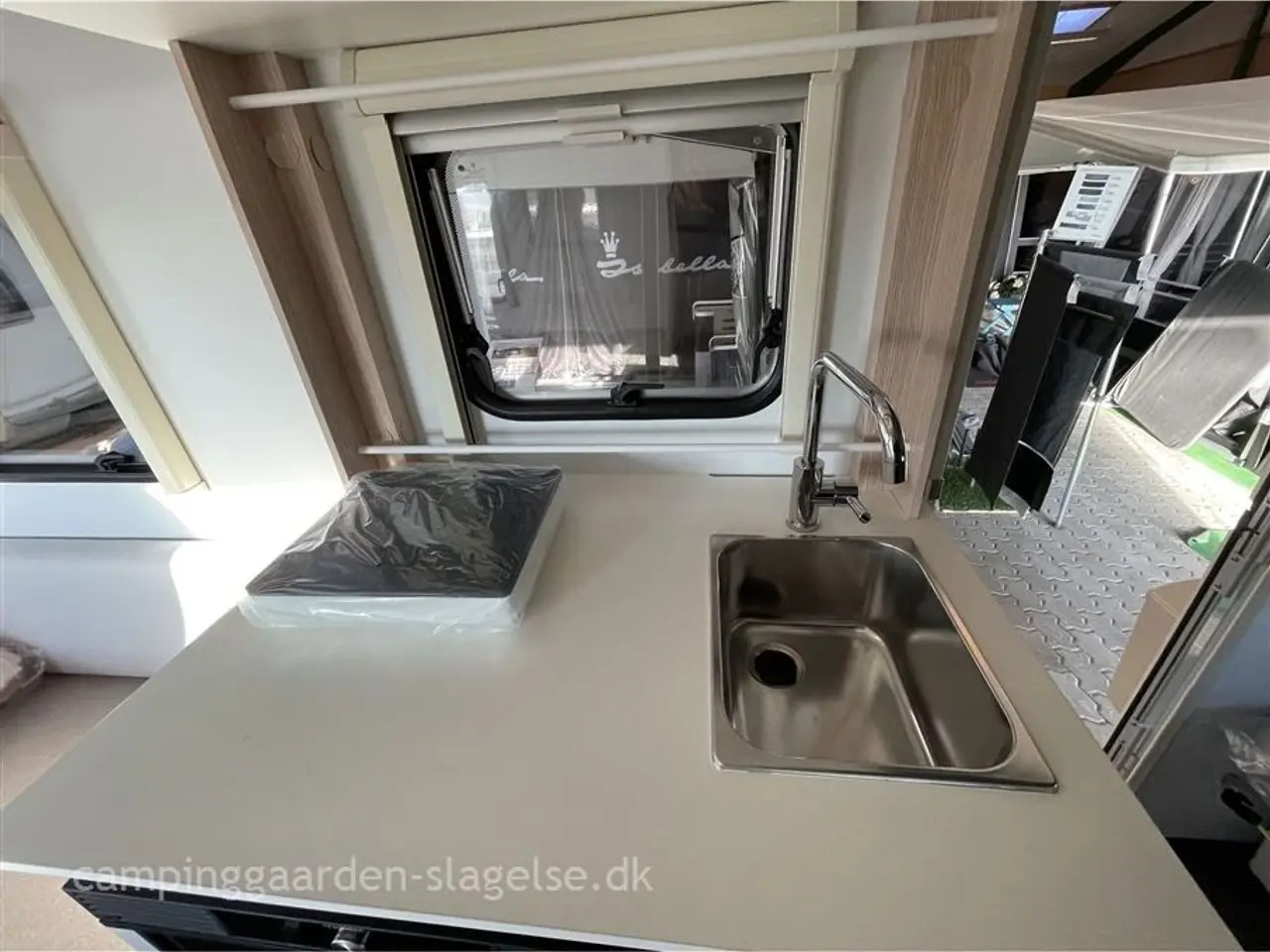 Billede 6 - 2026 - Adria Aviva Lite 360 DK Let, El-bilvenlig og Perfekt til Sommer – Adria Aviva Lite 360 DK Køjevogn