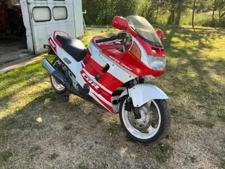 Honda cbr 1000f