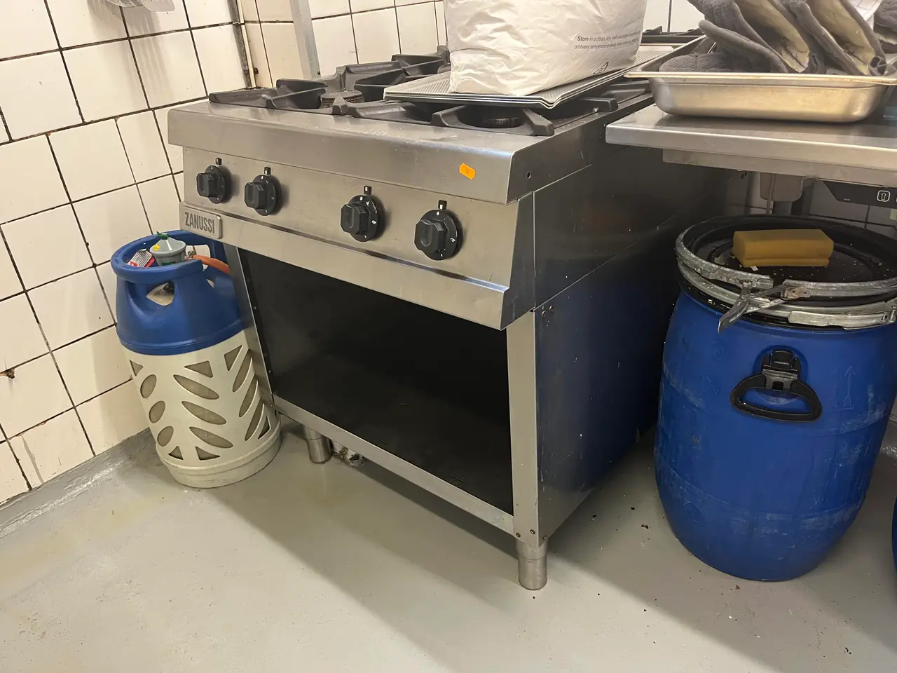 Billede 8 - Zanussi-gaskomfur med fire blus