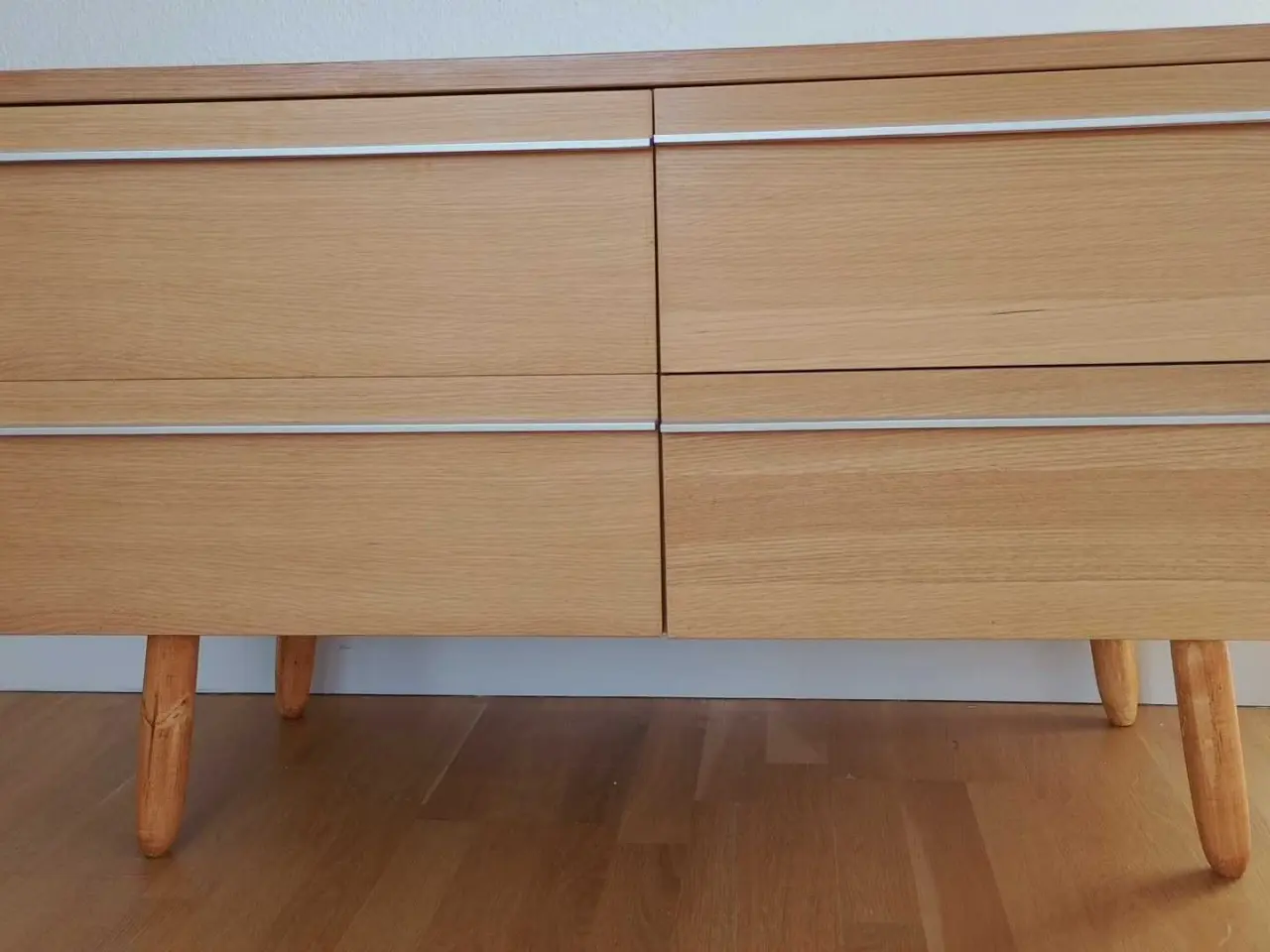 Billede 5 - Elegant og velholdt egetræs skænk sælges