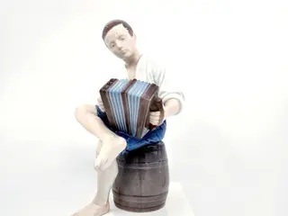 B & G Figur Harmonikaspiller nr. 1661. Sortering 1