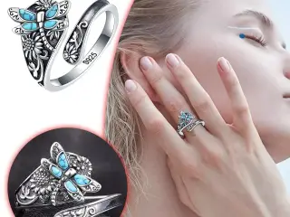 * Smuk fingerring med sommerfugl og blomster - i T