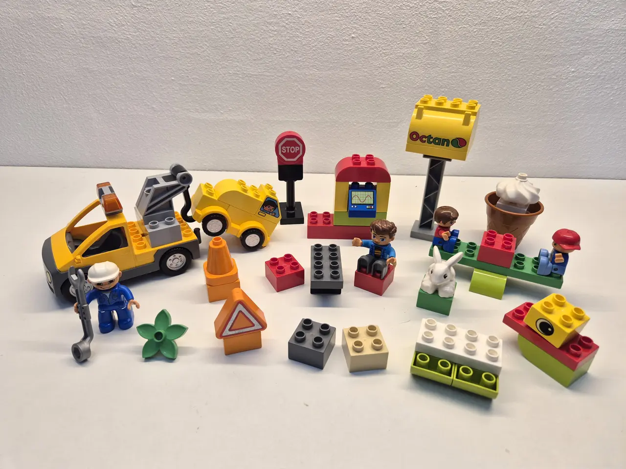 Billede 1 - Duplo Kranbil, Benzinstation og Legeplads,