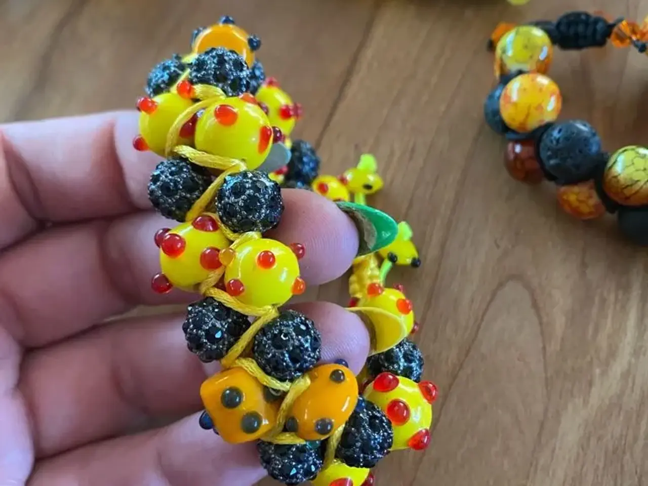 Billede 4 - Nye knyttede armbånd