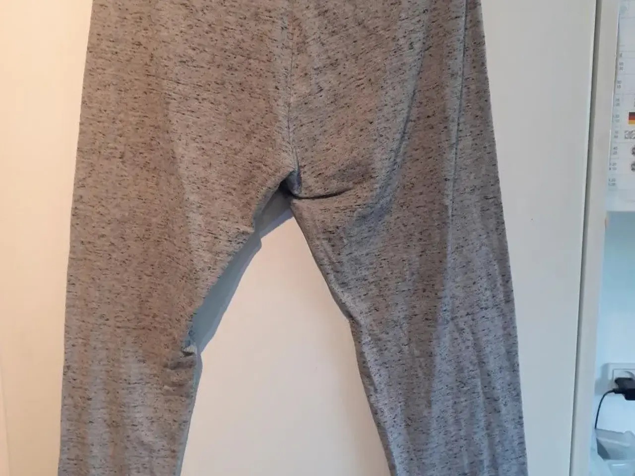 Billede 2 - Leggins, str. 170, grå, mrk. H&M, kr. 20,00.
