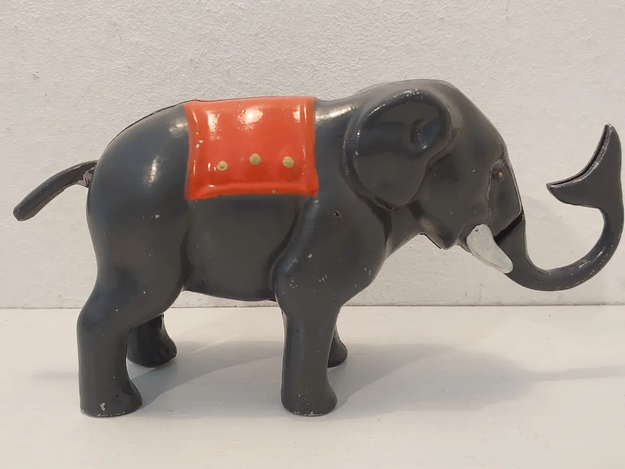 Billede 1 - Mekanisk sparebøsse udf. som elefant. Ca 1930-40