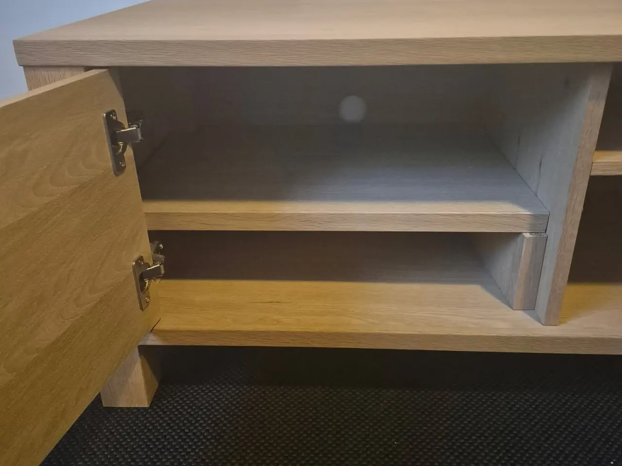 Billede 3 - Tv bord i egetræsfiner