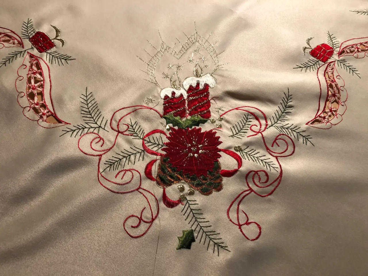 Billede 1 - Broderet juledug 