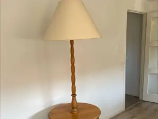 Bord med lampe
