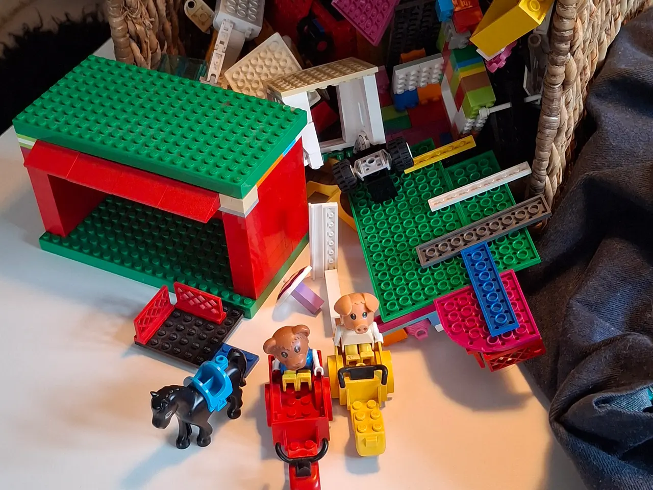 Billede 3 - Stor Legopakke med originalt Legotæppe