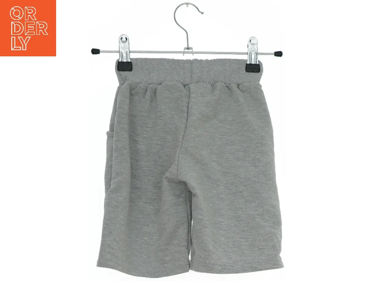 Billede 2 - Børne shorts med tegneseriemotiv (str. 116)