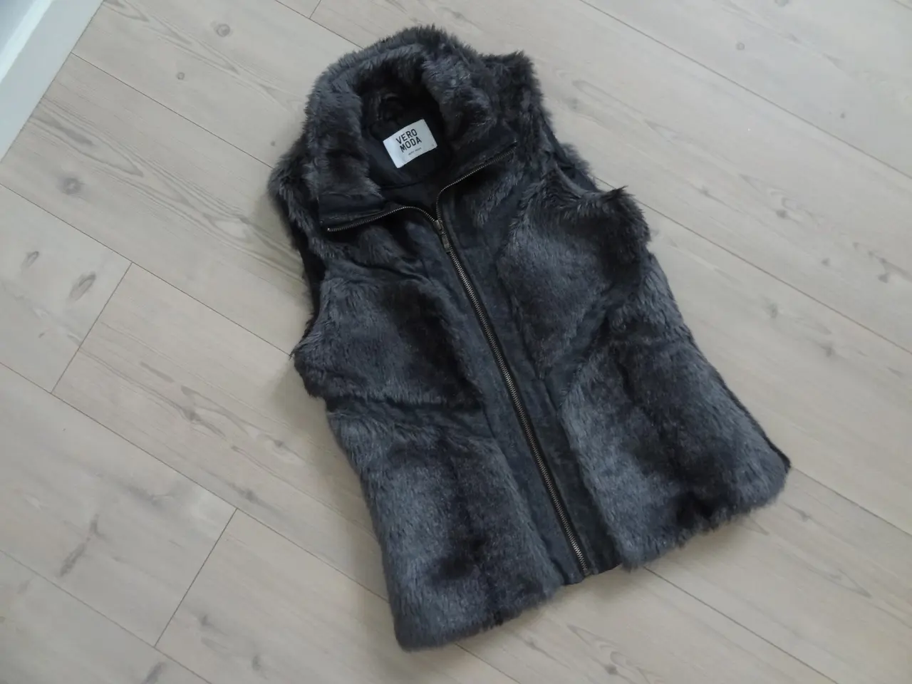Billede 2 - Vero Moda imiteret pelsvest Str S