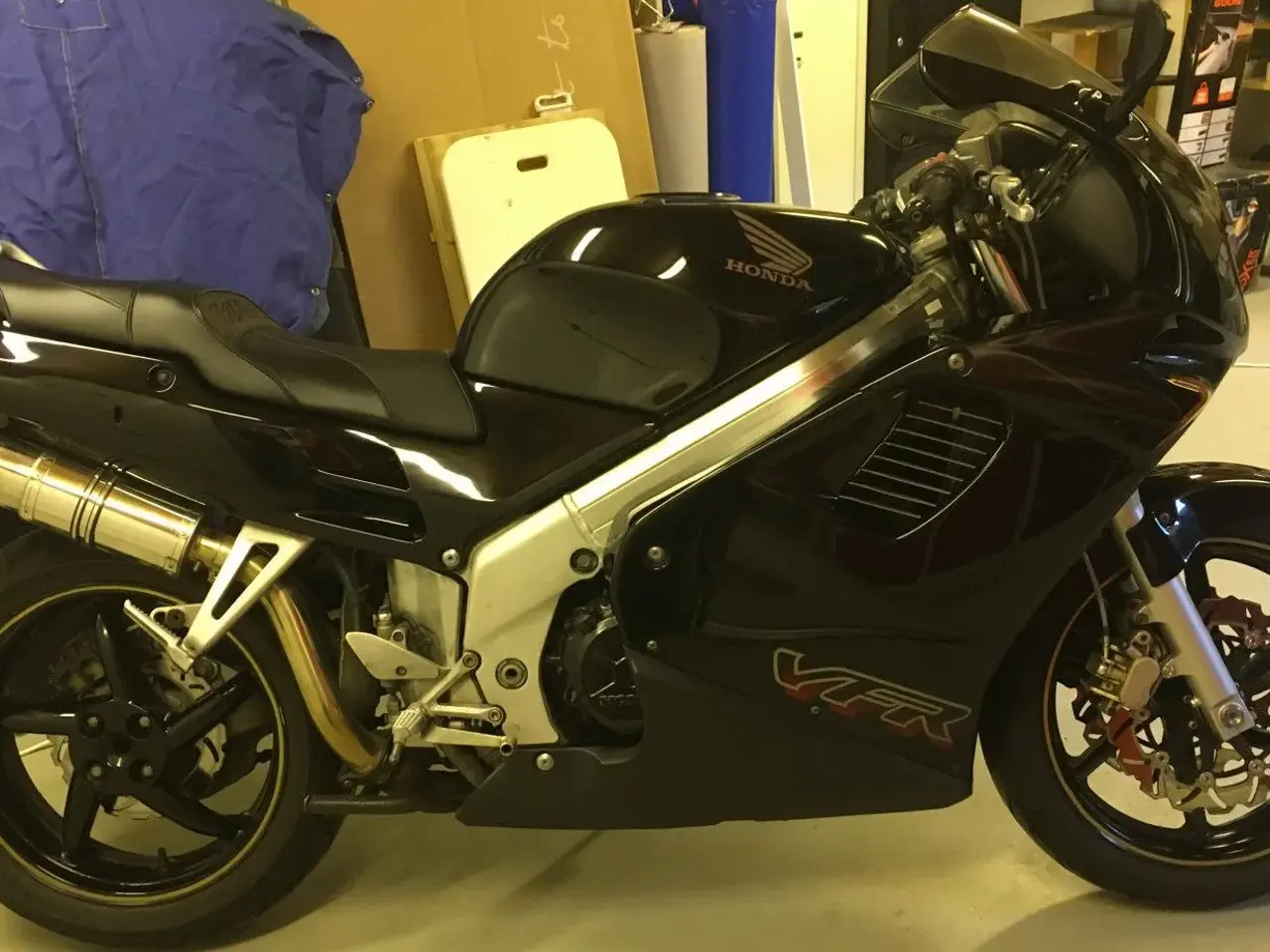 Billede 8 - Honda VFR 750 F RC36-2 95 NY højre Kåbeside