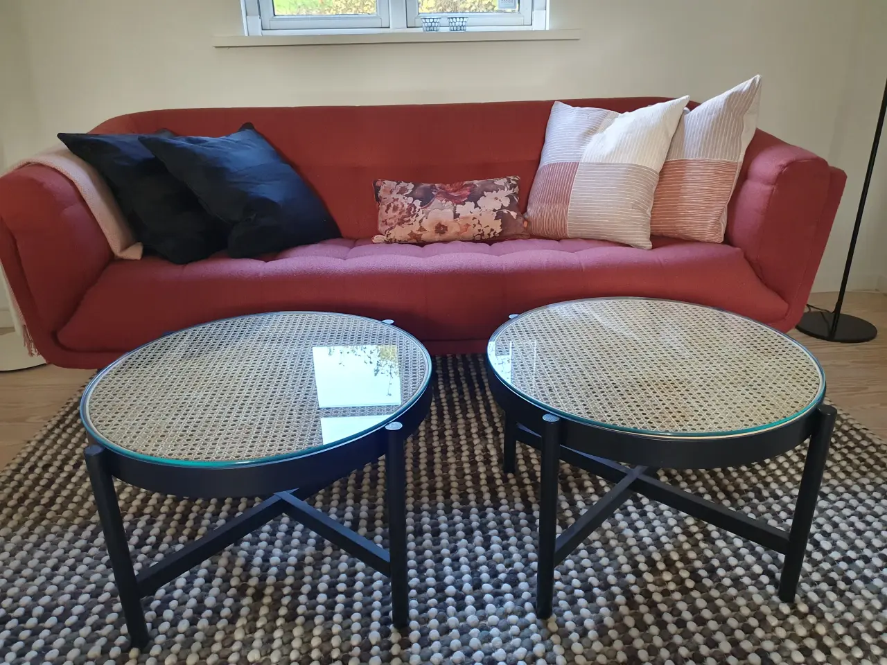Billede 1 - Flettede Sofa/sideborde med glasplade 