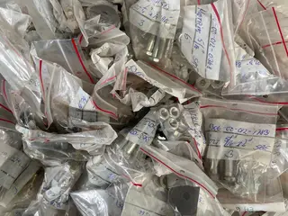 5 kg skruer, møtrikker, skiver & splitter – alt i 