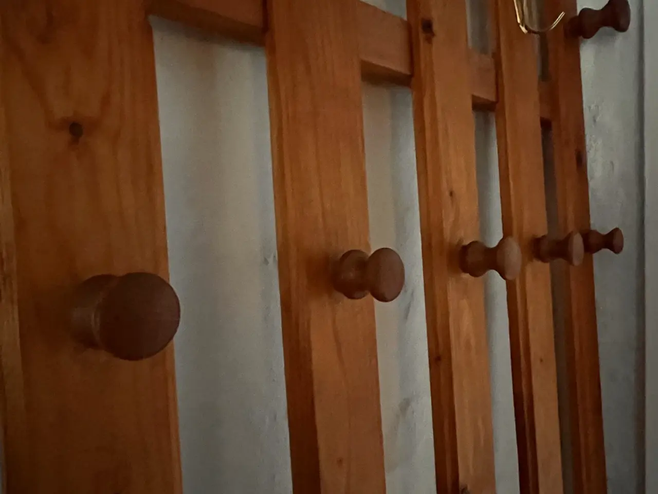 Billede 5 - Stor vintage knagerække / garderobe i massivt fyr 