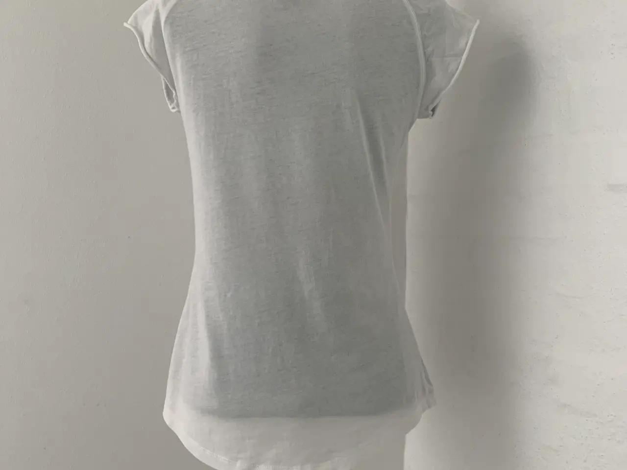 Billede 4 - T-shirt str.36