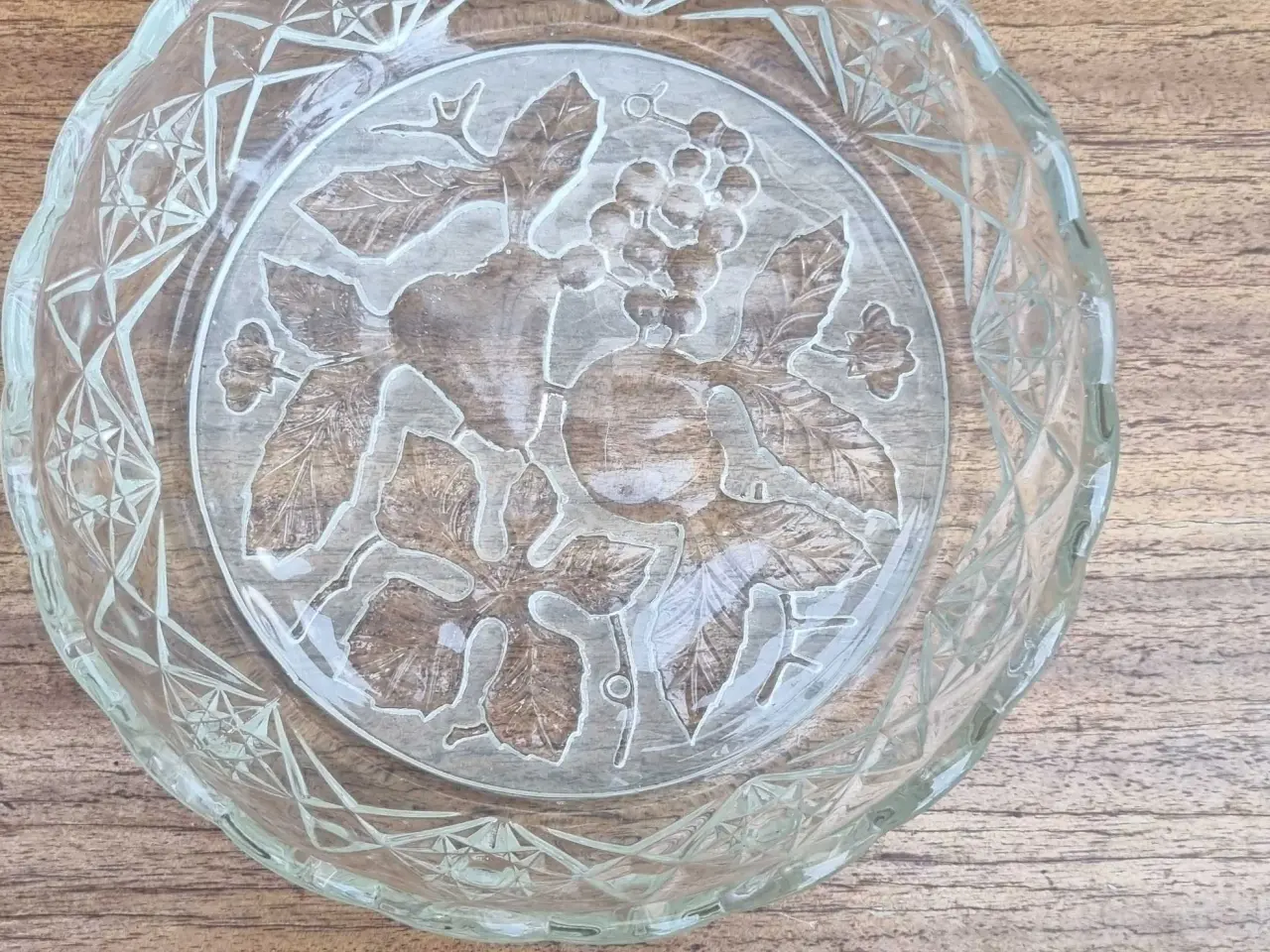 Billede 1 - Ældre skål i presset glas.