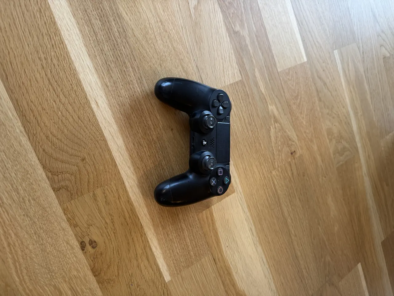 Billede 6 - PS4 Slim + Controller + Alle kabler – Plug & Play