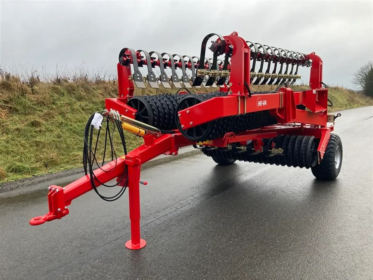 Billede 9 - HE-VA HE-VA TIP ROLLER 8.20 m. Spring-Active-Transfer System - som er en fjederaktiveret vægtoverføring.