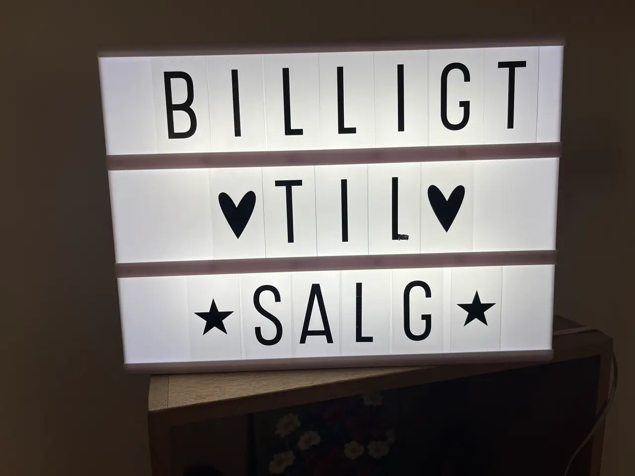 Billede 1 - Jeg sælger hermed dette fine lysskilt.