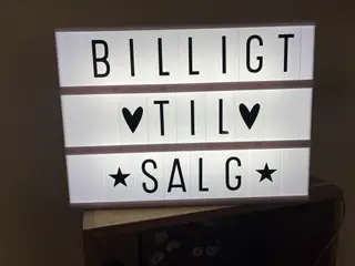 Jeg sælger hermed dette fine lysskilt.
